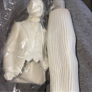 White Figurine and Textured Bottle Set Avon vintage grooming with cologn new